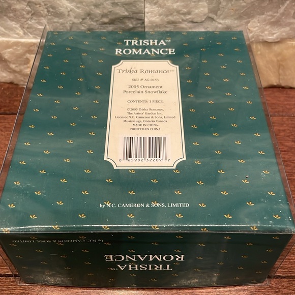 Trisha Romance 2005 ornament Porcelain Snowflake - Picture 3 of 5